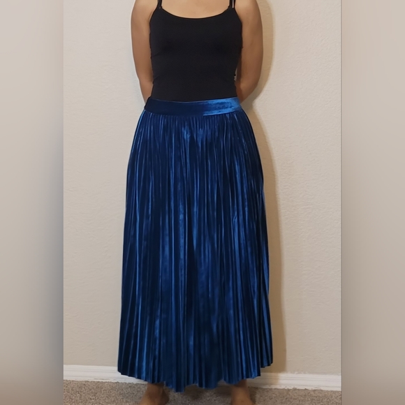Long Velvet Skirt Dark Blue - Picture 2 of 3